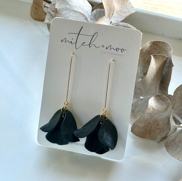 Petal Drop in Black