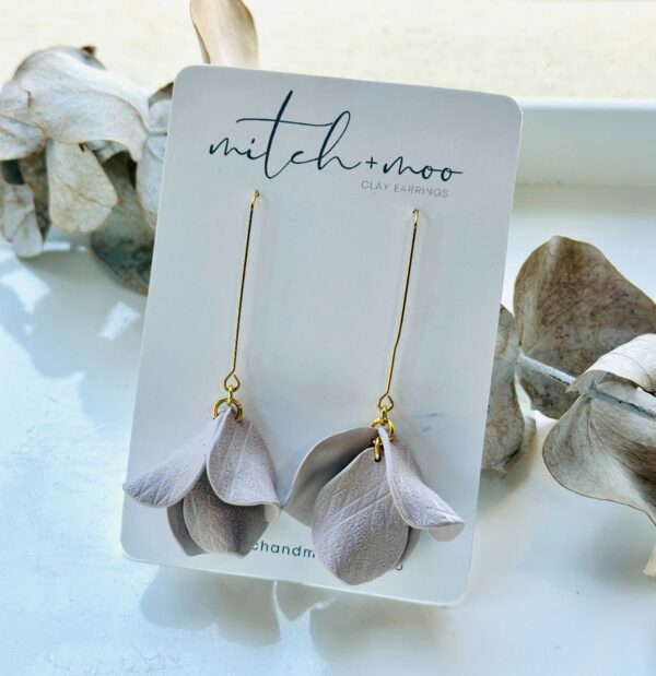 Petal Drop in Diverse Beige